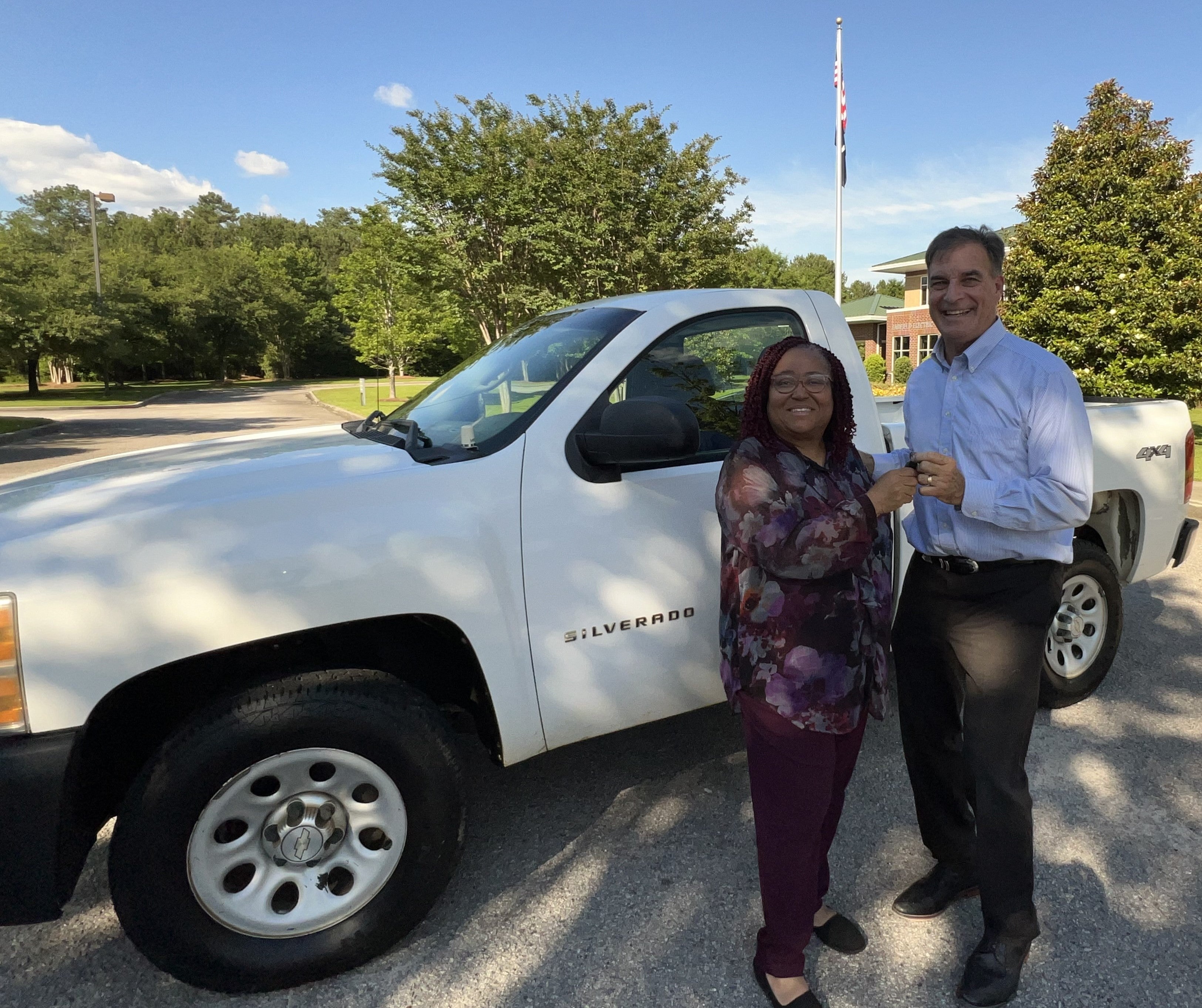 Fairfield Electric Cooperative CEO Bruce Bacon presented grand prize winner Tiffany Simpson of Ridgeway, the keys to the 2011 Chevrolet Silverado. (Photo Credit: Doug Payne)